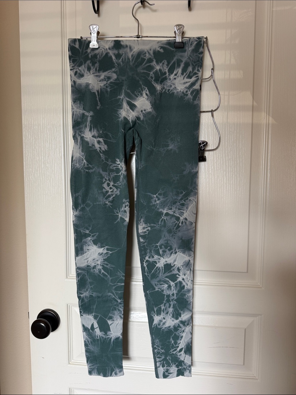Women’s Tie-Dye Leggings in Teal and White